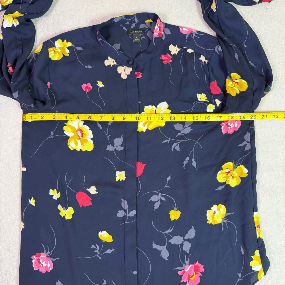Ann Taylor Navy Floral Blouse Pleated Bell Sleeve Women's M Button Up Career Top - Picture 7 of 13